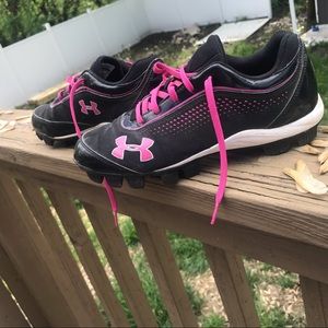 Girls under armour cleats. Pink and black-❤️